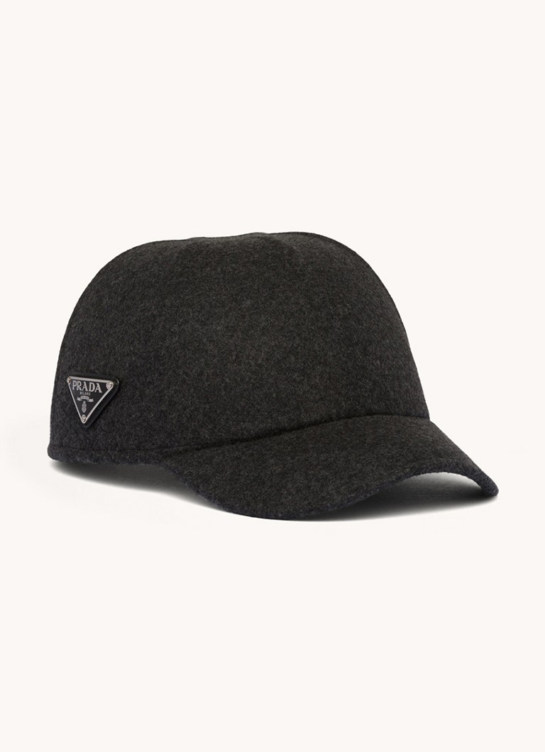 Prada Pet logo