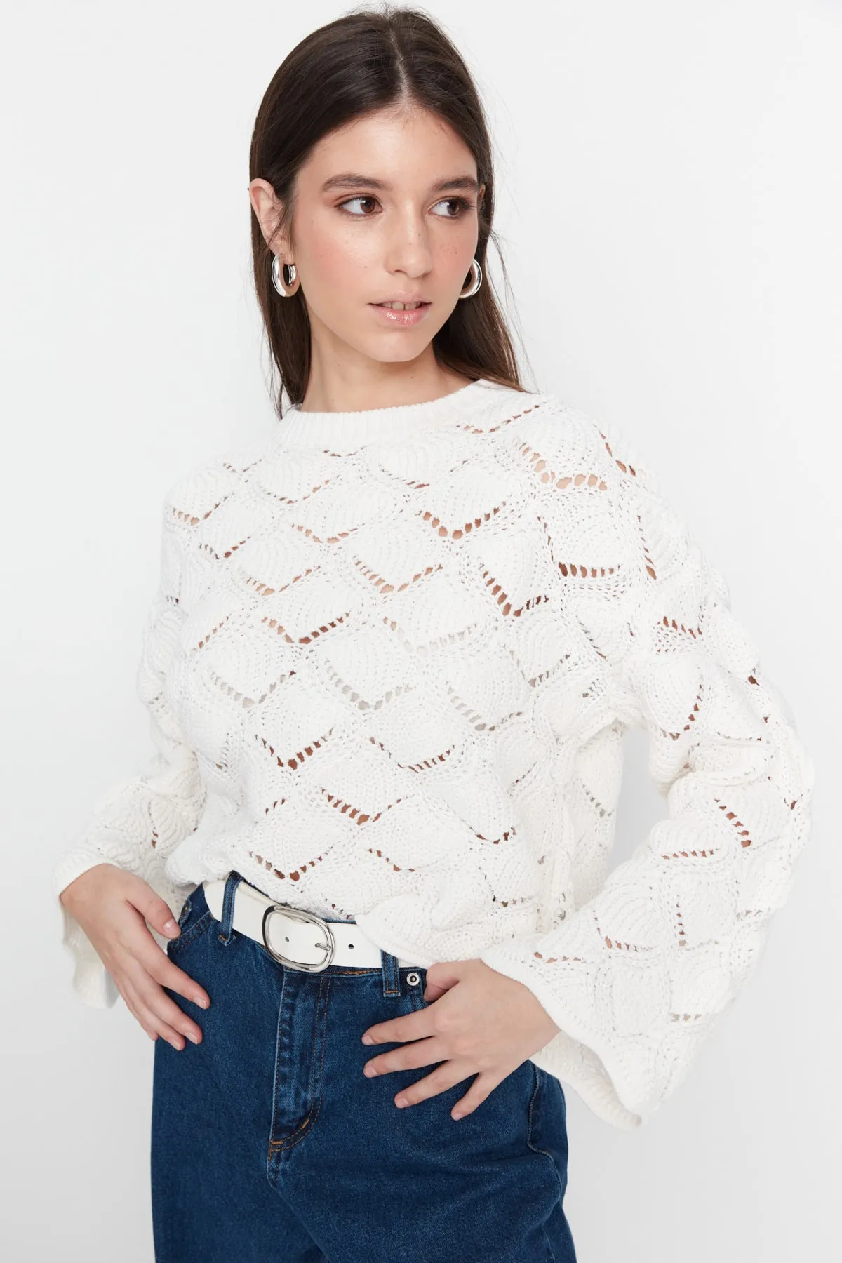 Trendyol Collection  Ecrufarbener, kurzer Strickpullover mit Lochmuster