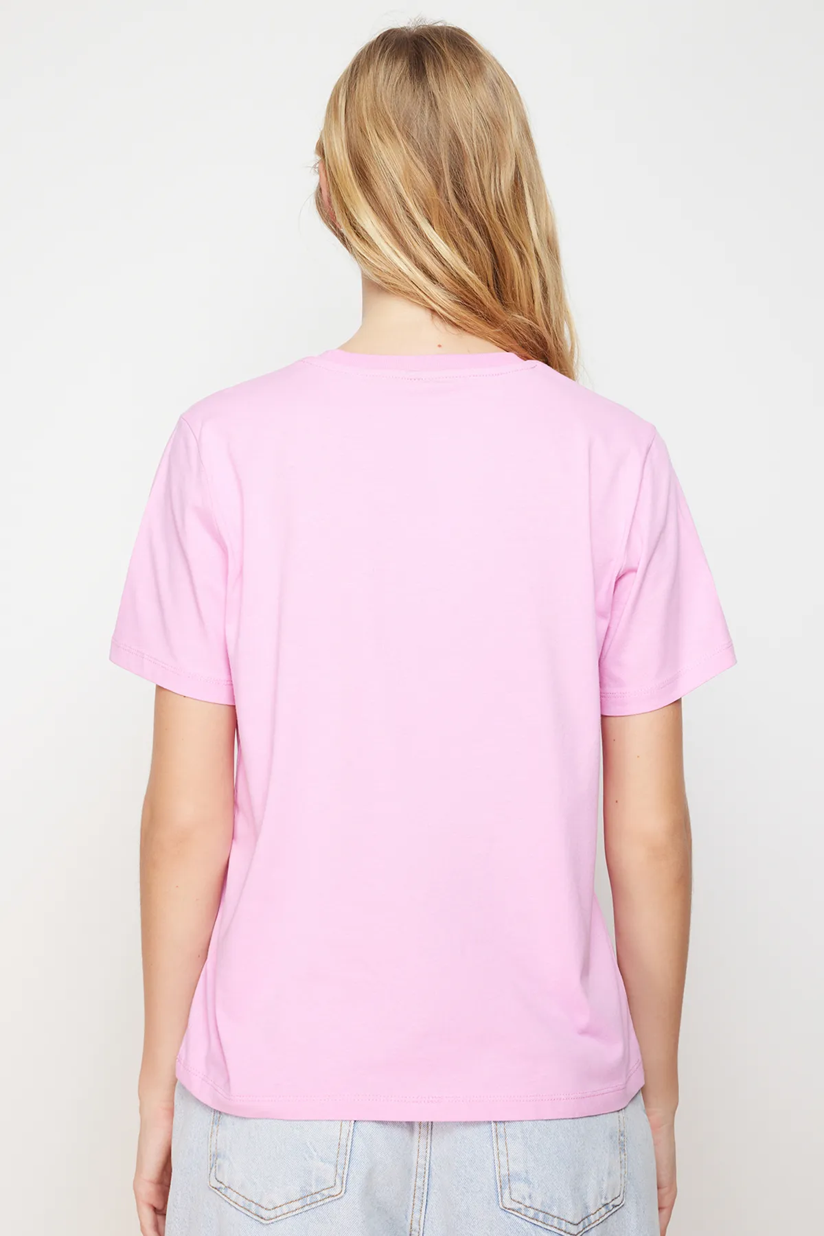 Trendyol Collection  Rosafarbenes Basic-Strick-T-Shirt mit Rundhalsausschnitt aus 100 % Baumwolle TWOSS23TS00000