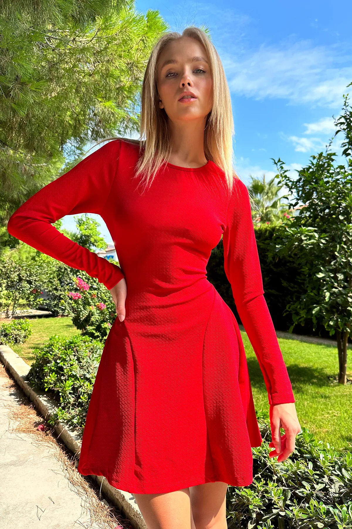 Trend Alaçatı Stili  Rotes, ausgestelltes Minikleid mit Rundhalsausschnitt und detaillierten Nähten für Damen ALC-X10883
