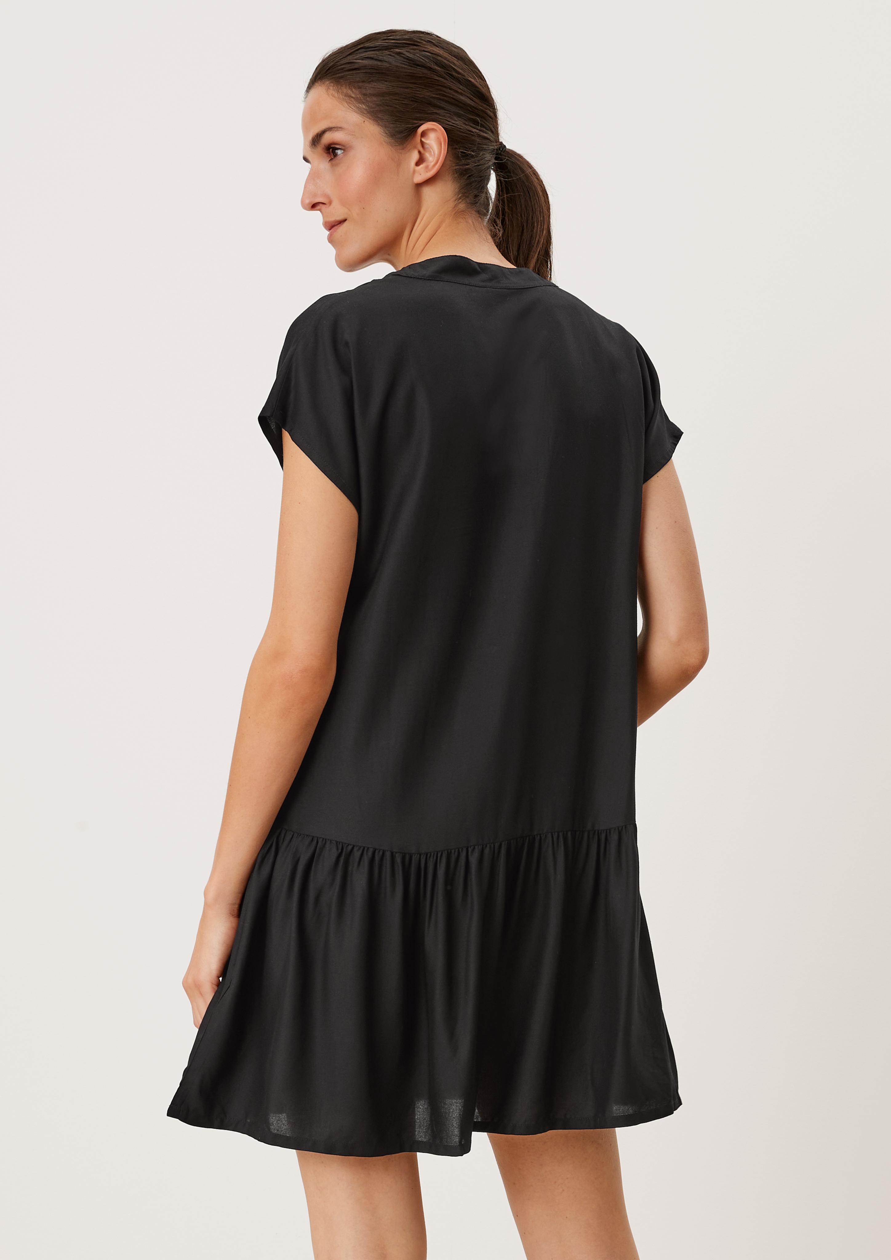 Volantkleid aus Viskose  532.899.270.62153-9999