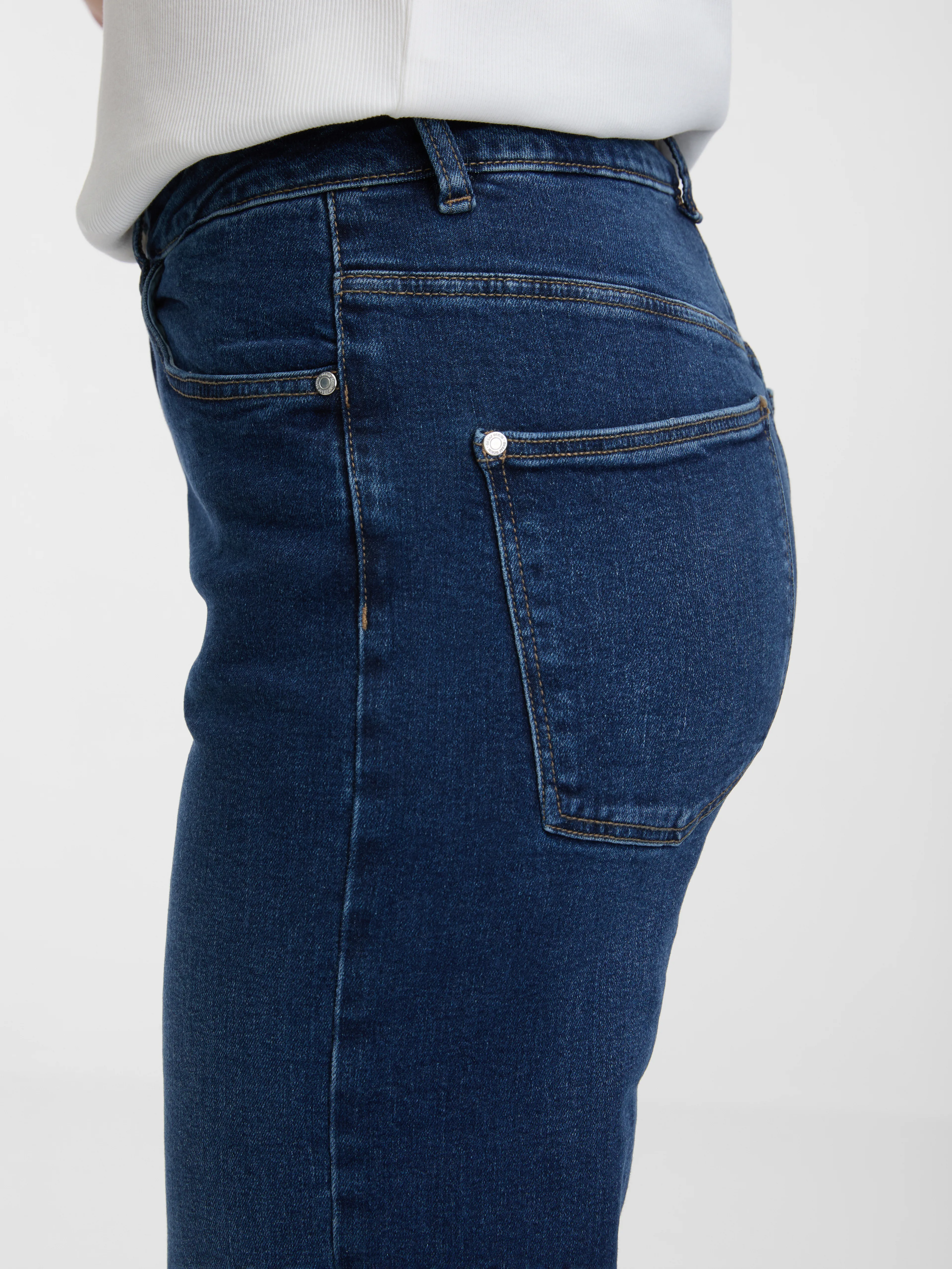 Dunkelblaue Damenjeans mit ausgestellter Passform ORSAY