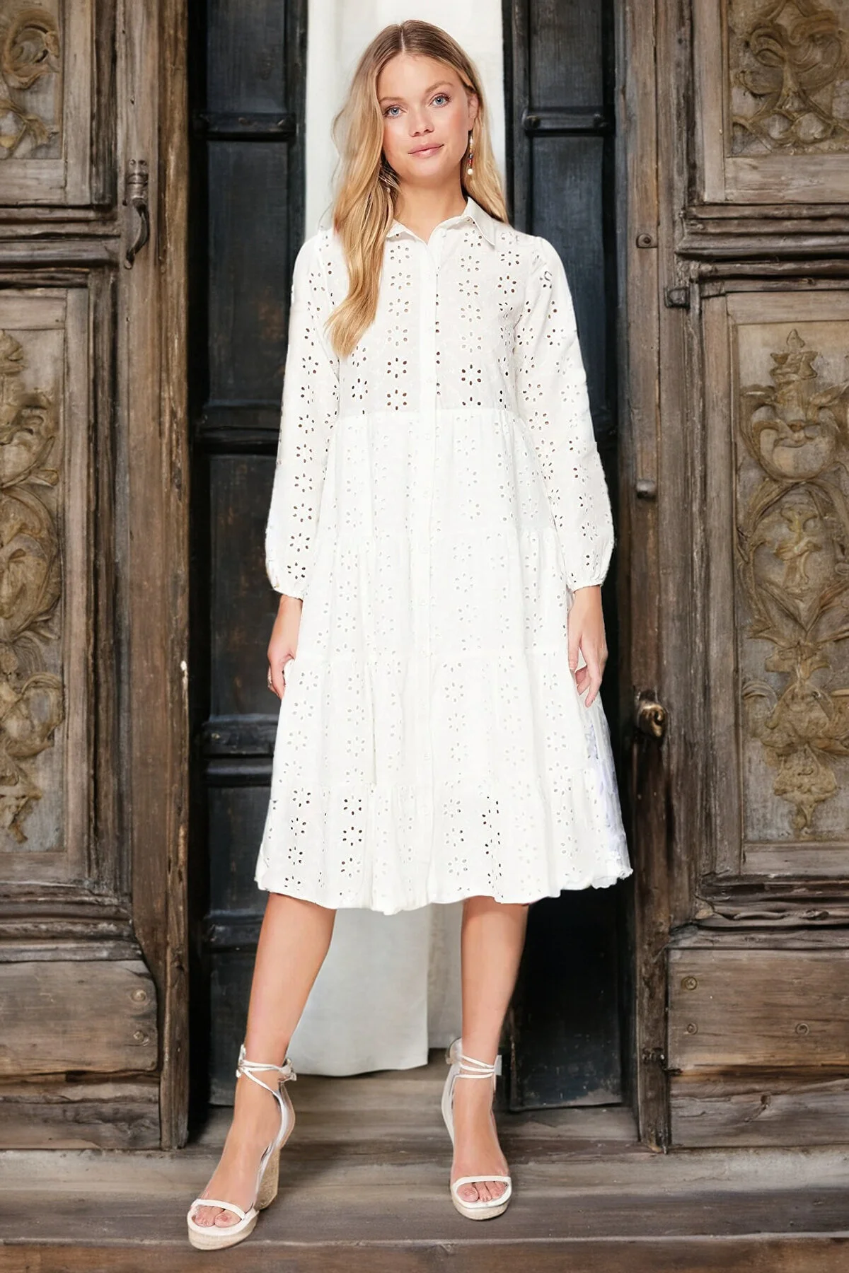 Trendyol Collection  Ecru Midi-Hemd mit gewebter Stickerei, gewebtes Kleid TWOSS23EL01024