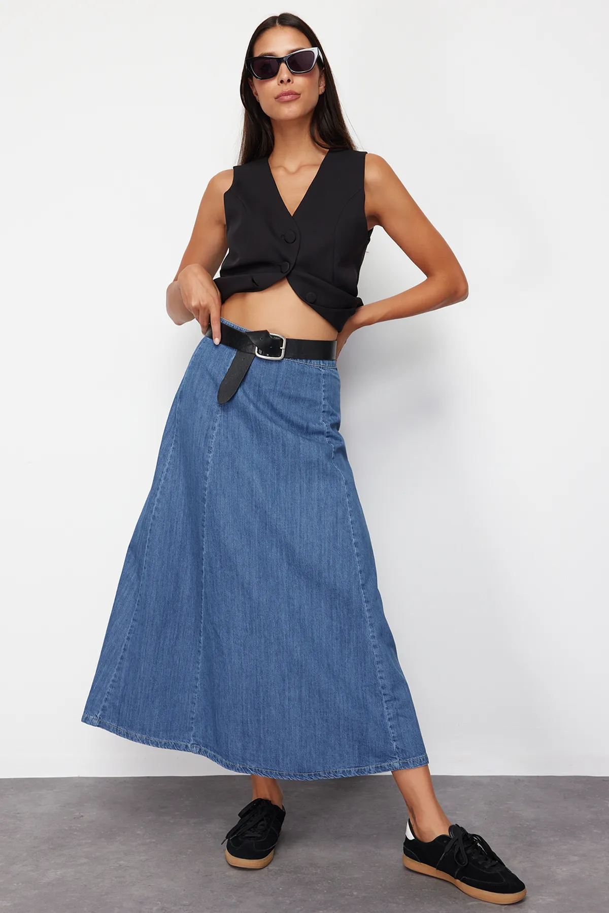 Trendyol Collection  Dunkelblauer Midi-Jeansrock mit hoher Taille TWOSS24ET00190
