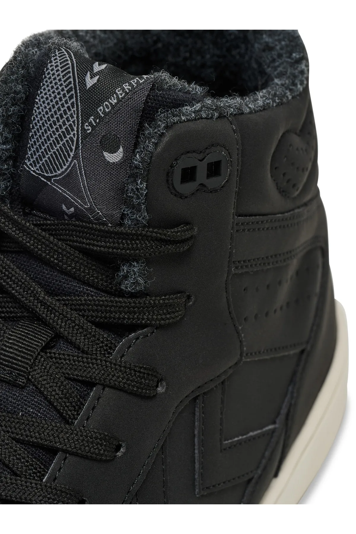 hummel  ST. POWER SPIELT MITTEN IM WINTER