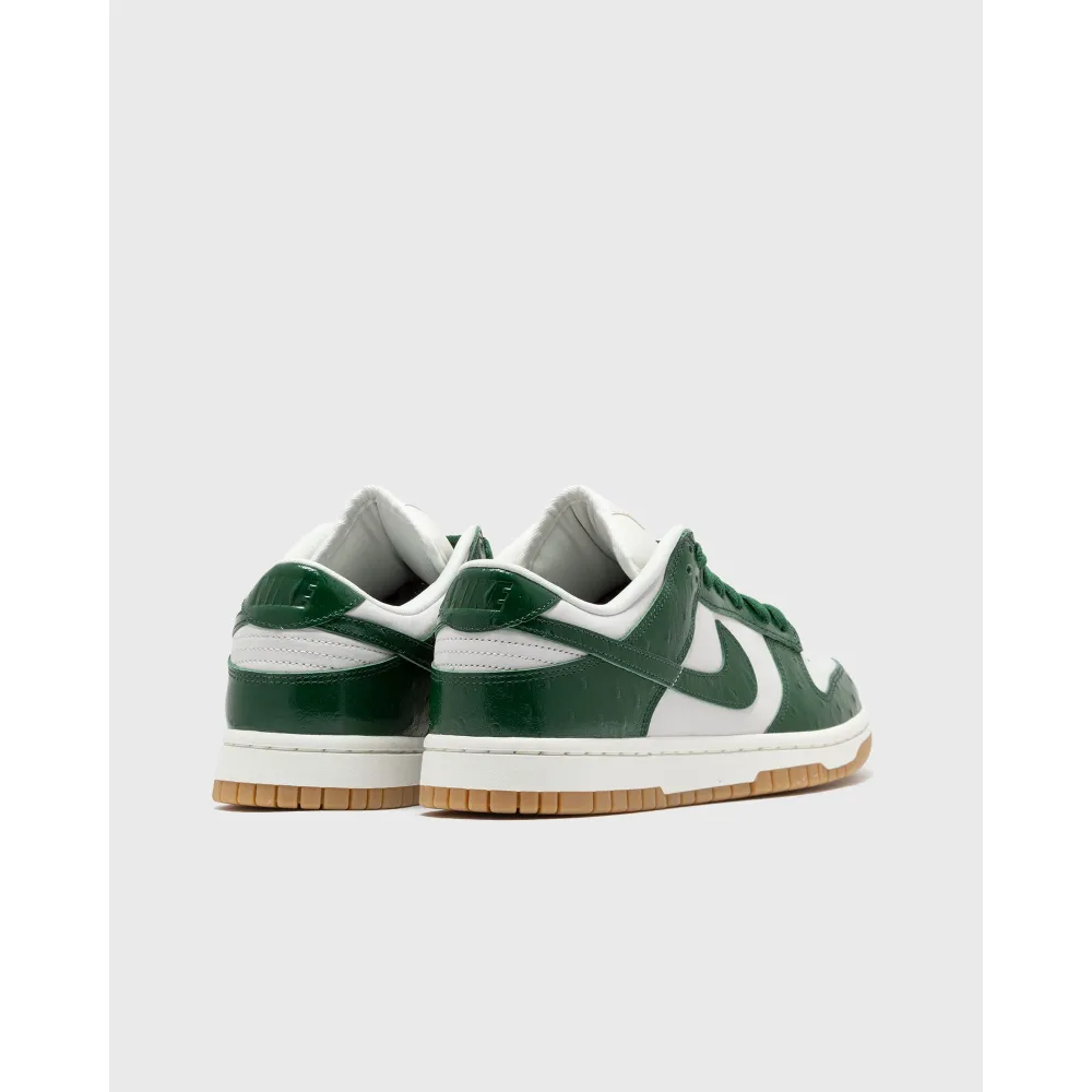 Nike WMNS Dunk Low LX FJ2260 002 / grün