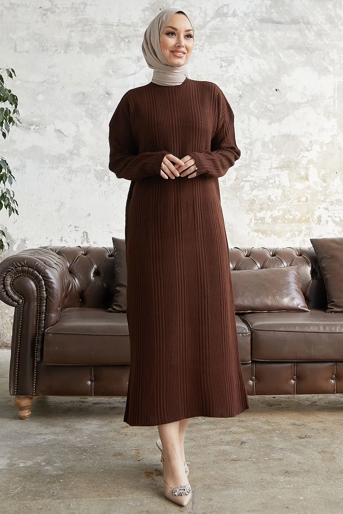 InStyle  Arissa Rollkragenpullover, langes Strickkleid – Bitterbraun