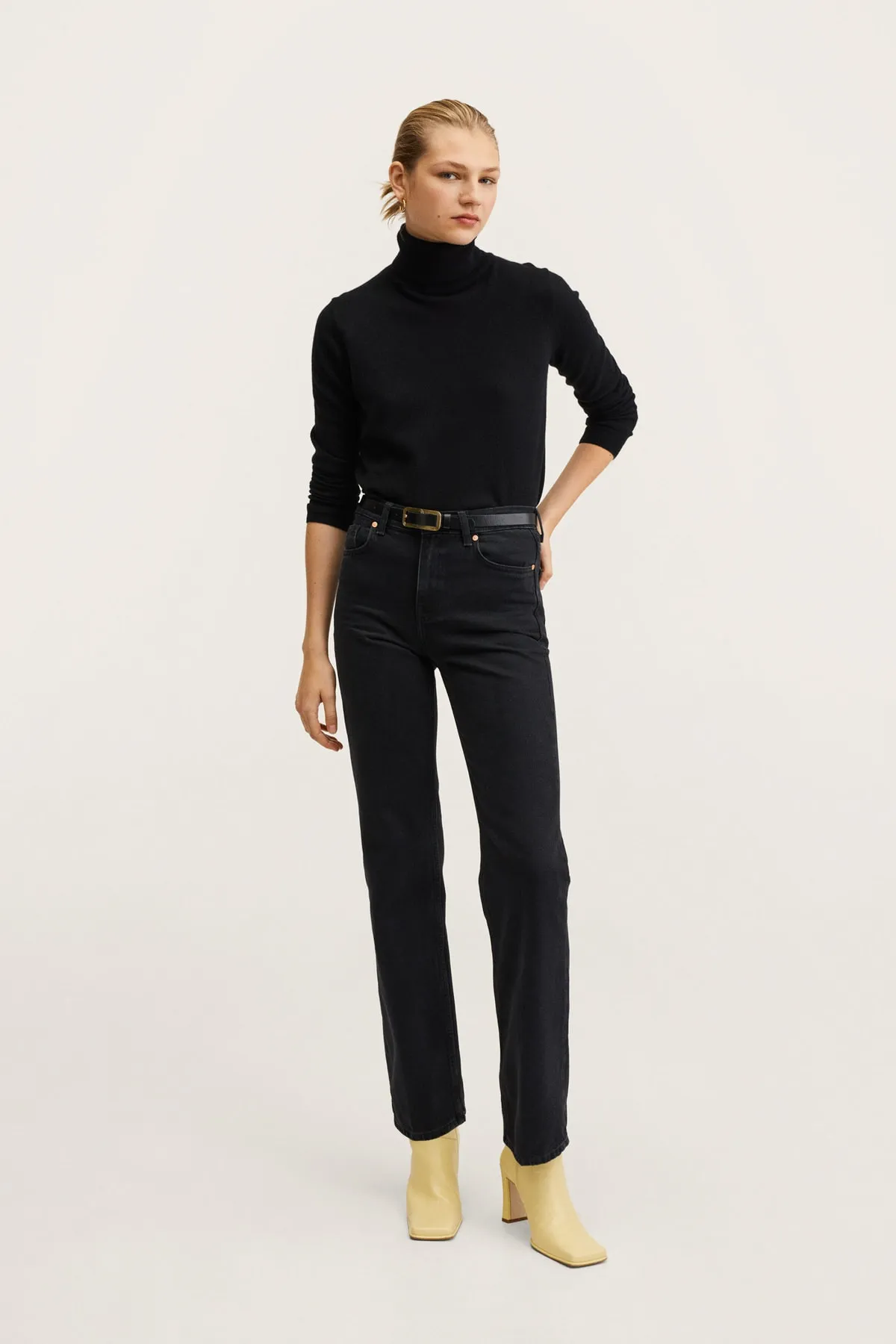 MANGO  Damenjeans aus schwarzem Denim 27091090