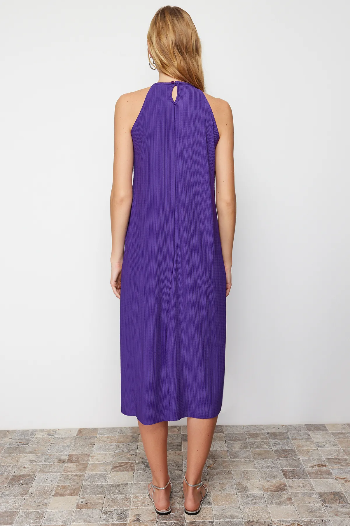 Trendyol Collection  Lila Etuikleid/einfarbiges, ärmelloses Midi-Strickkleid mit Falten TWOSS23EL00752