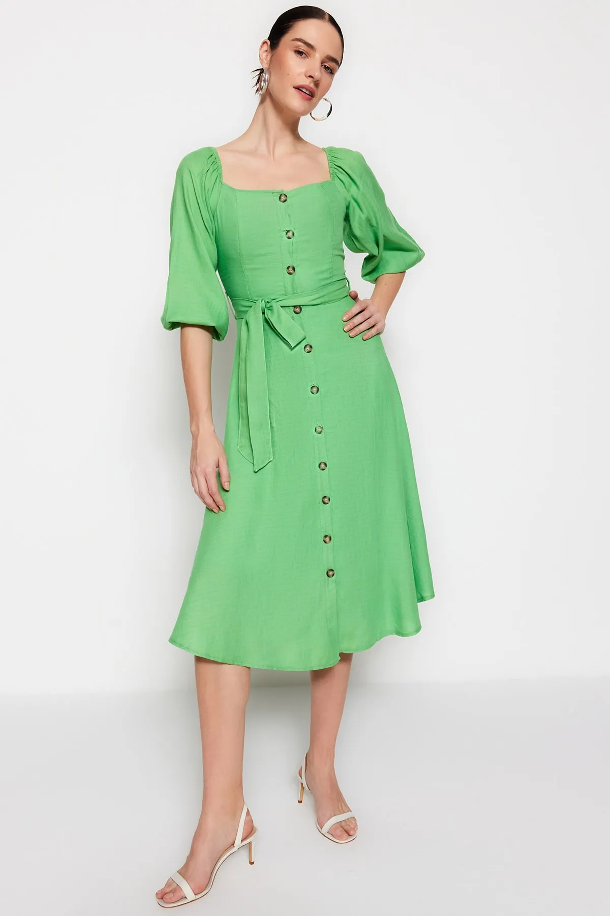 Trendyol Collection  Grünes, gewebtes Midikleid mit Gürtel und Knöpfen TWOSS19IE0009