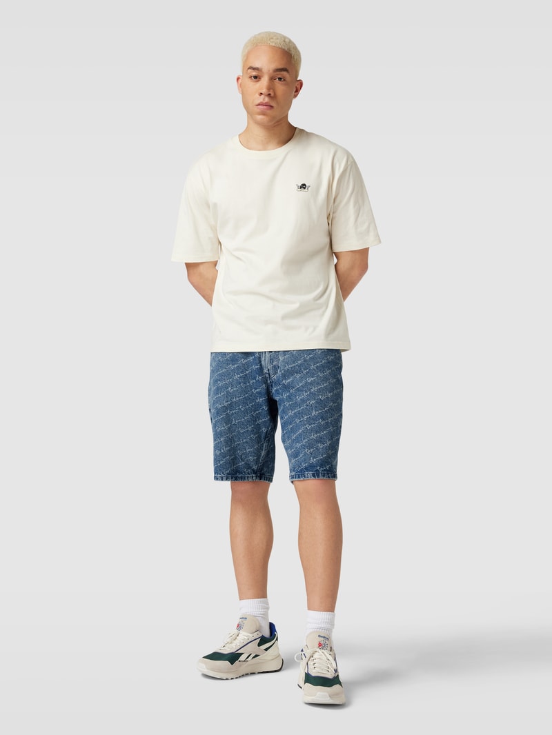 Jeansshorts mit Logo-Muster in schwarz