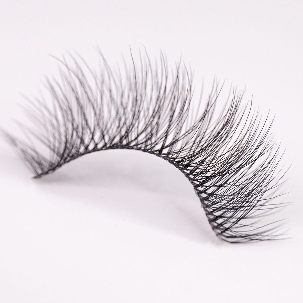 NICLAY by Florian Ferino Wimpernkranz Look 2