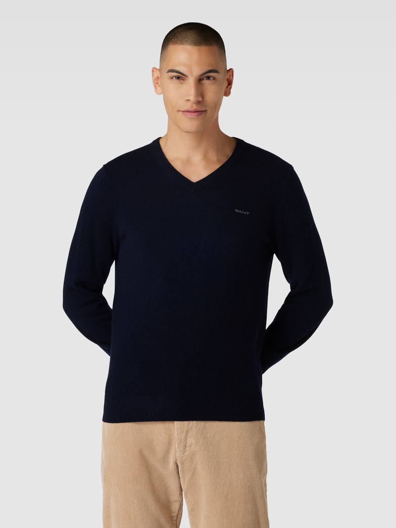Strickpullover aus Lammwoll-Mix mit V-Ausschnitt in marineblau