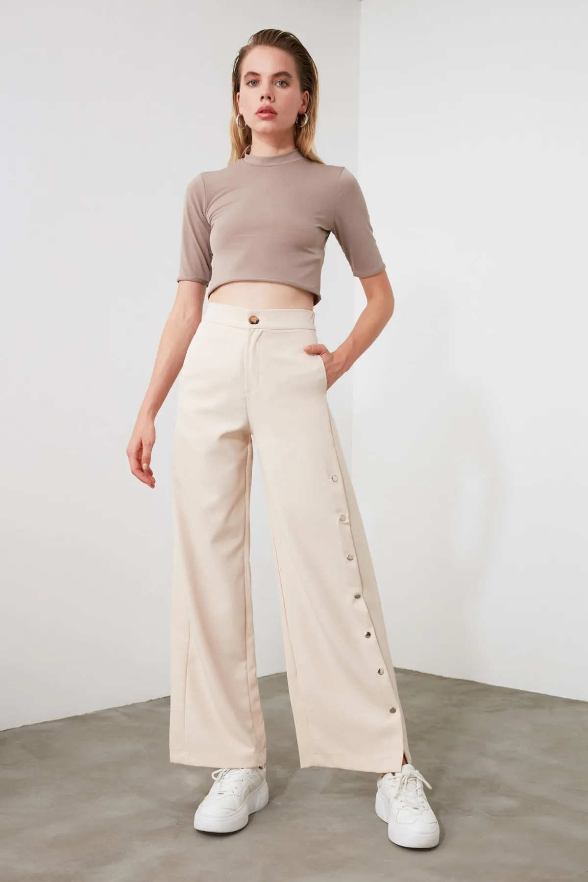 Trendyol Collection  Stone Wide Leg / Wide Leg Woven-Hose mit Knöpfen an den Seiten TWOSS20PL0398