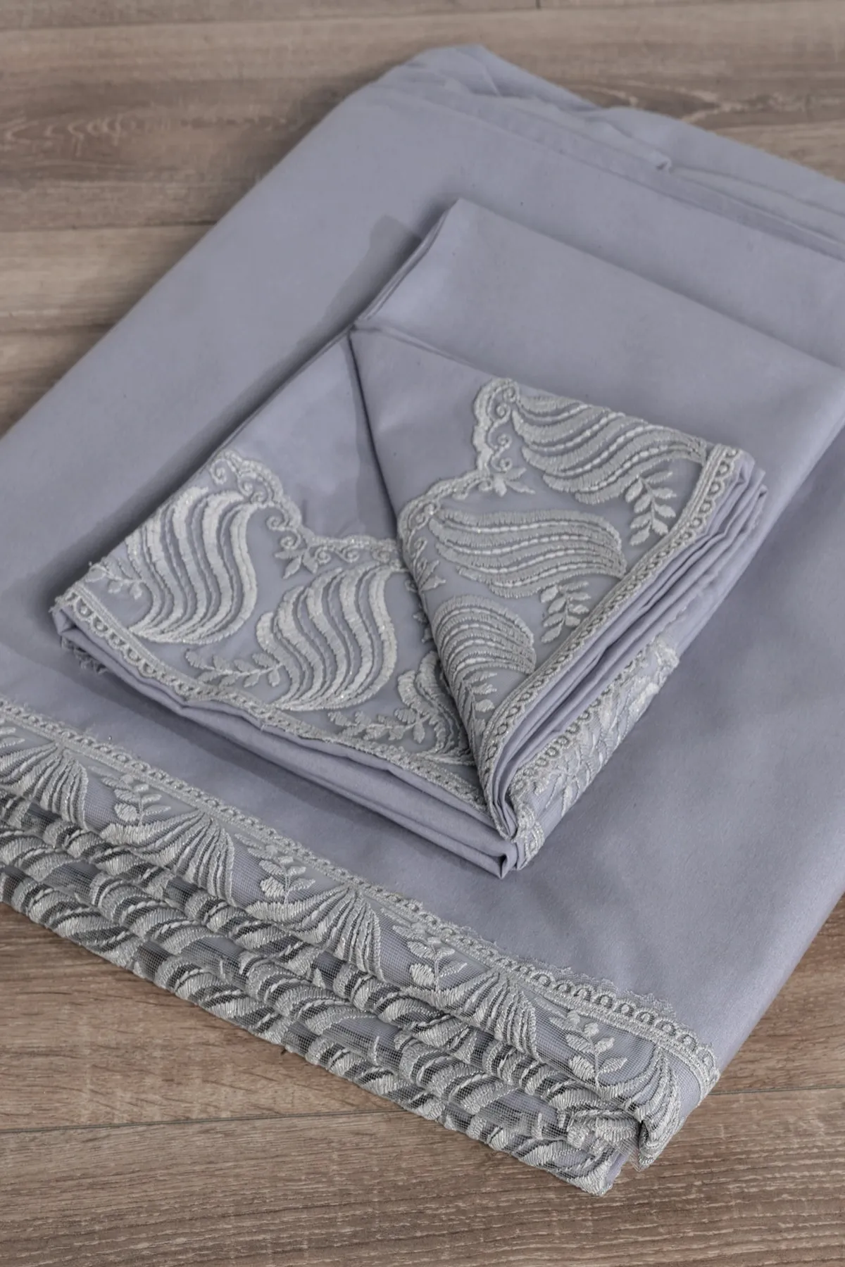 Çeyiz Diyarı  Mitgift-Bettwäsche-Set aus französischer Spitze, Grau