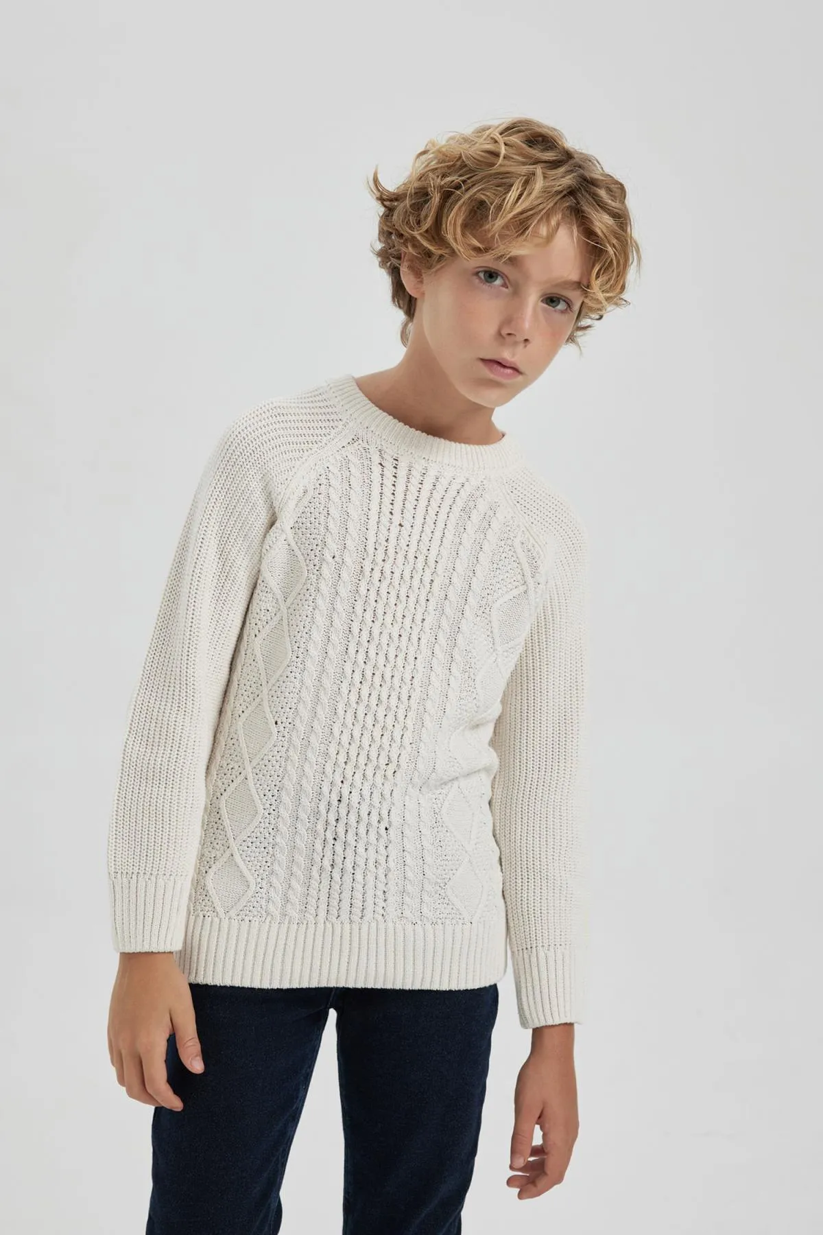 DeFacto  Strickpullover für Jungen mit normaler Passform und Rundhalsausschnitt