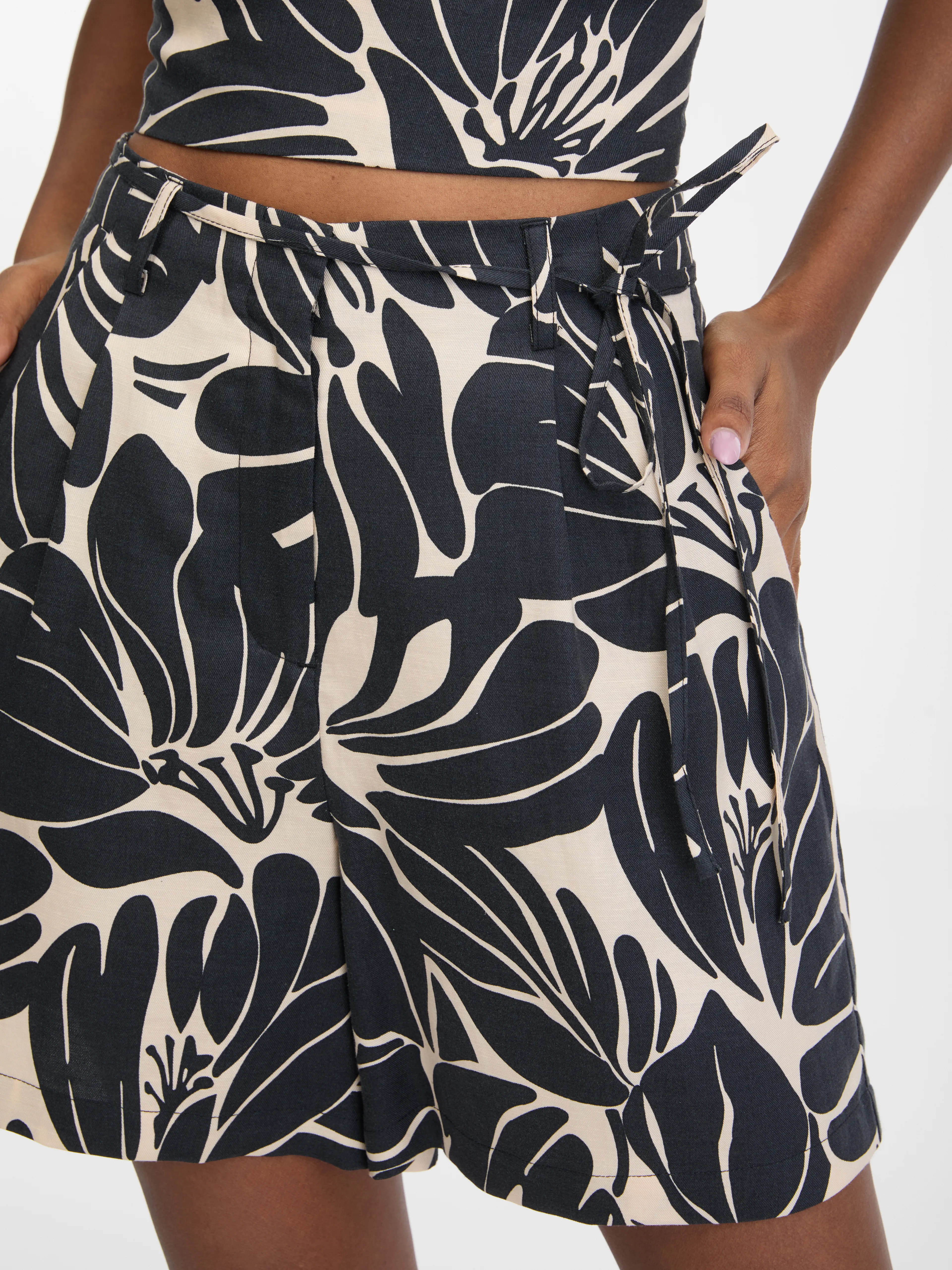 Schwarze gemusterte Damen-Shorts ORSAY