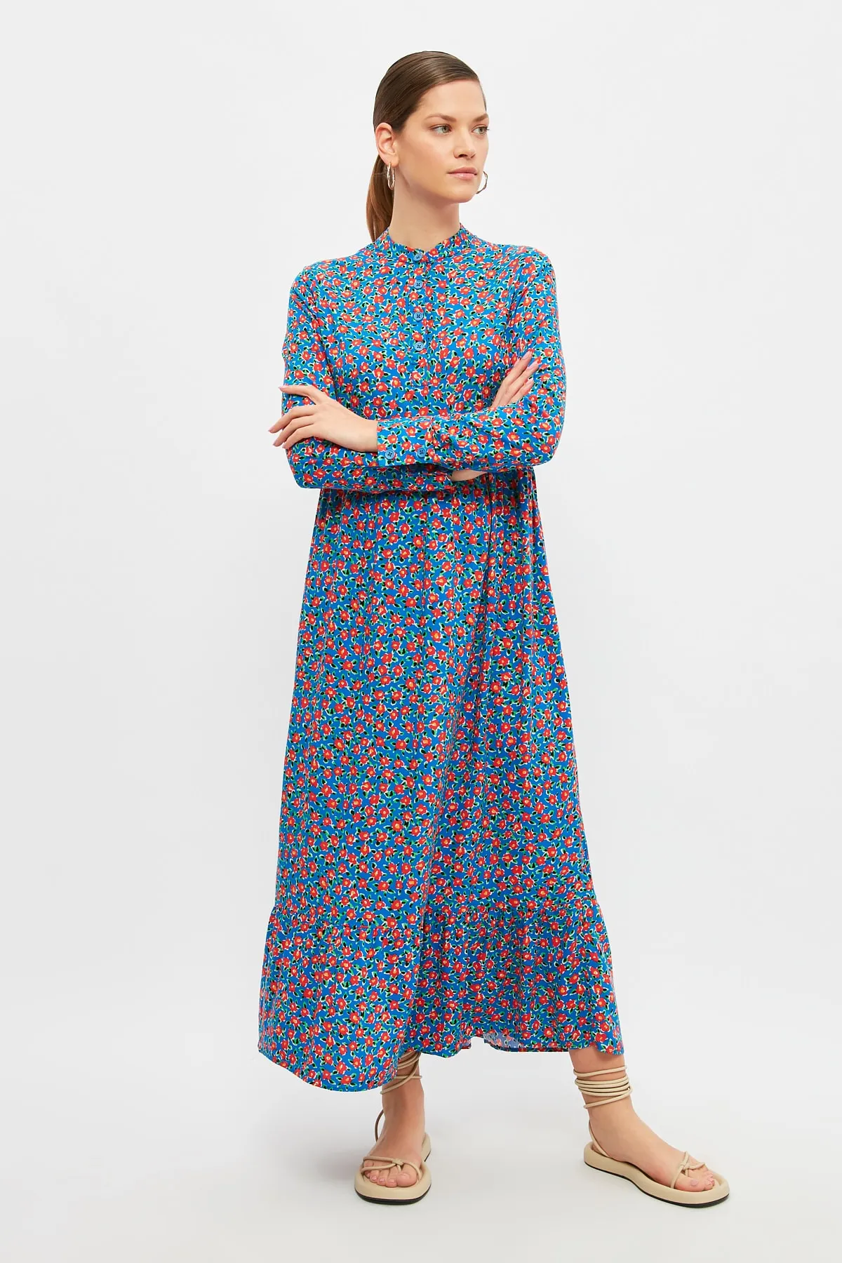 Trendyol Modest  Blaues, gewebtes Kleid mit Blumenmuster und weiter Passform TCTSS21EL4051