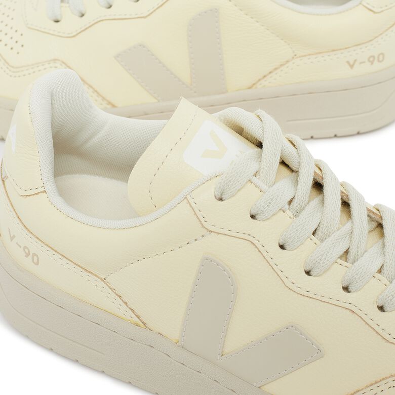 Veja Wmns V-90 cashew pierre