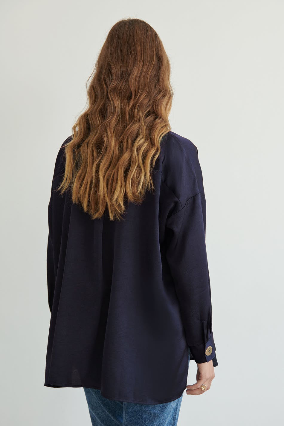 Sivi gold button shirt