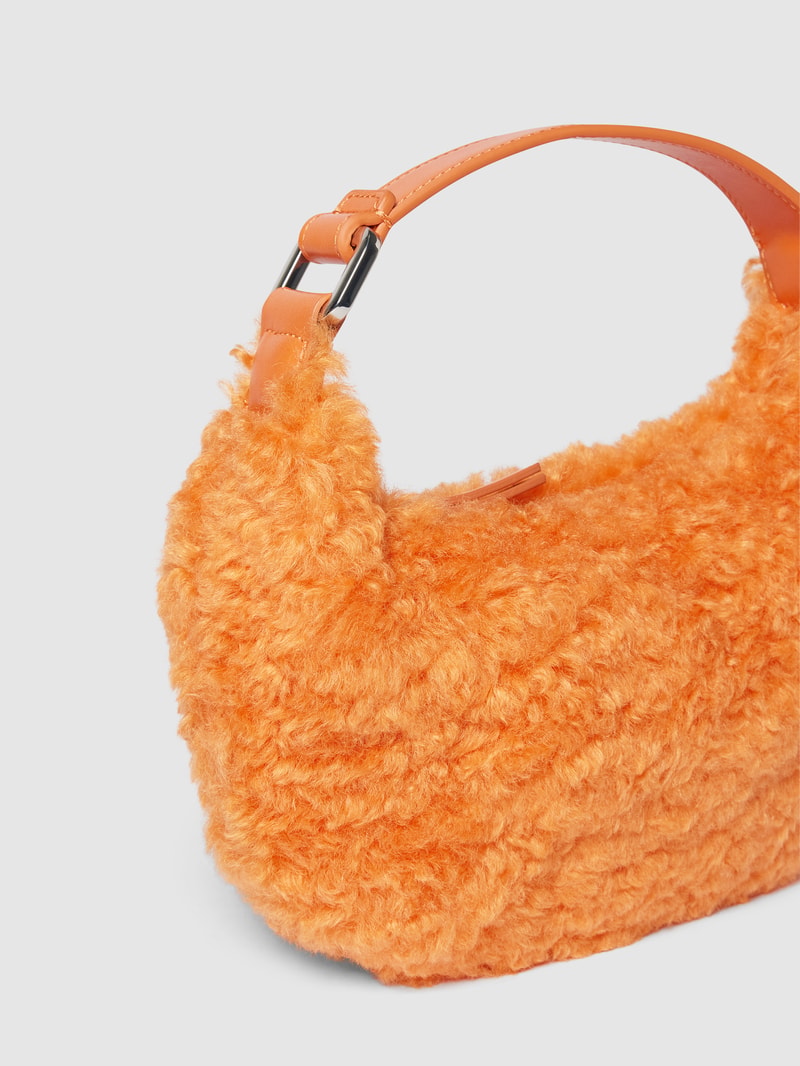 Handtasche in Fell-Optik in orange