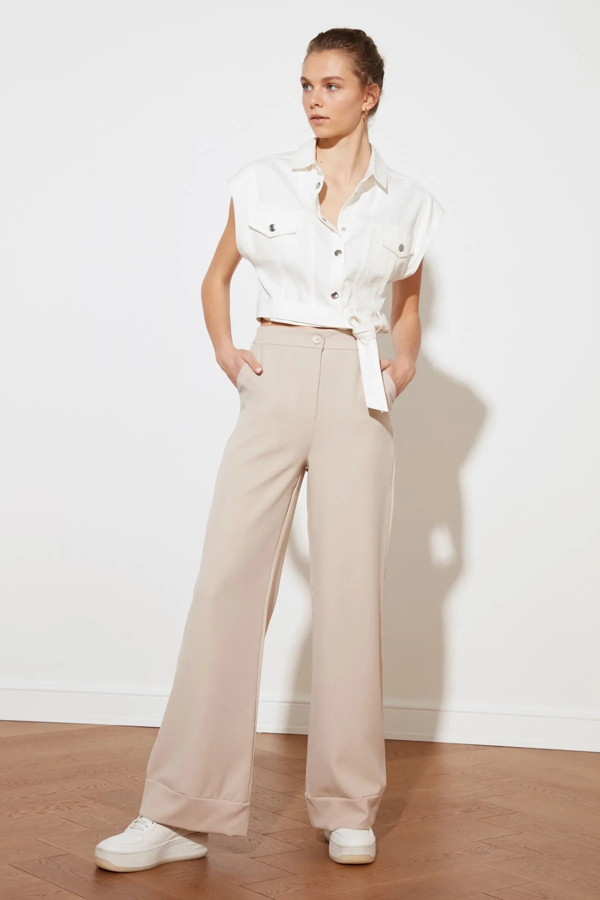 Trendyol Collection  Steinige Webhose mit weitem Bein TWOSS19ST0179