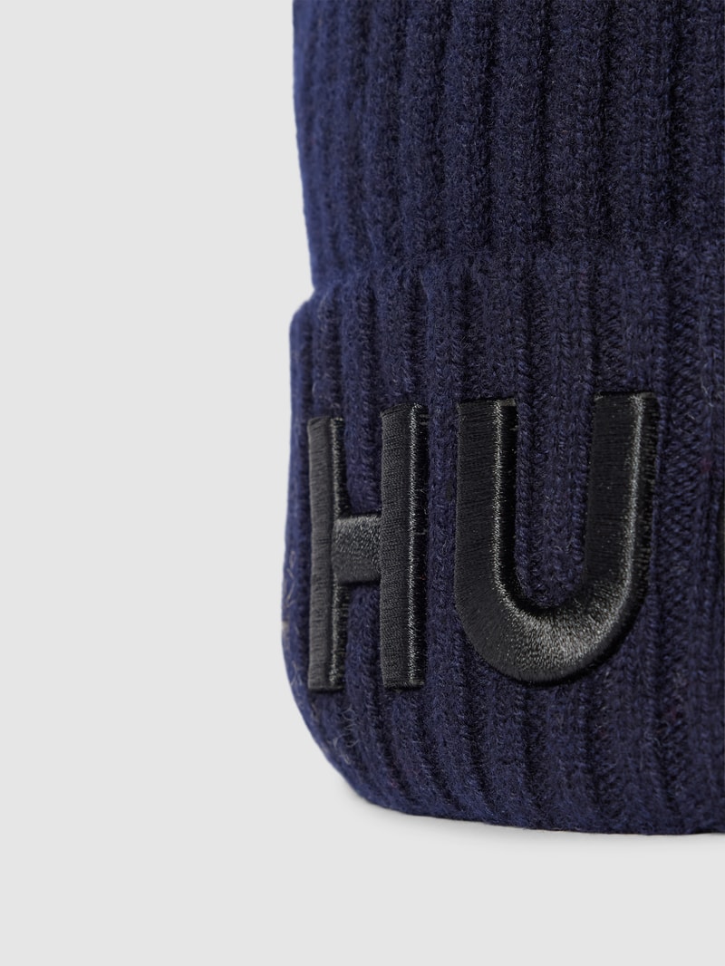 Beanie mit Label-Stitching in marineblau