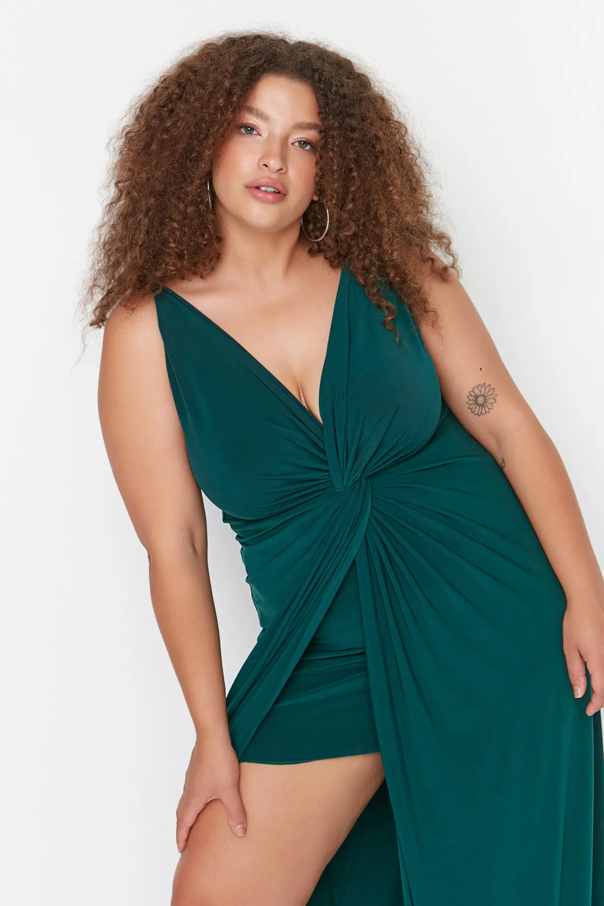 Trendyol Curve  Smaragdgrünes, gestricktes, drapiertes, detailliertes Abendkleid TBBSS22AD00000