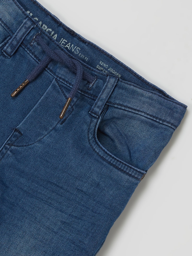 Super Slim Fit Jeans mit Stretch-Anteil Modell 'Xeno' in jeans