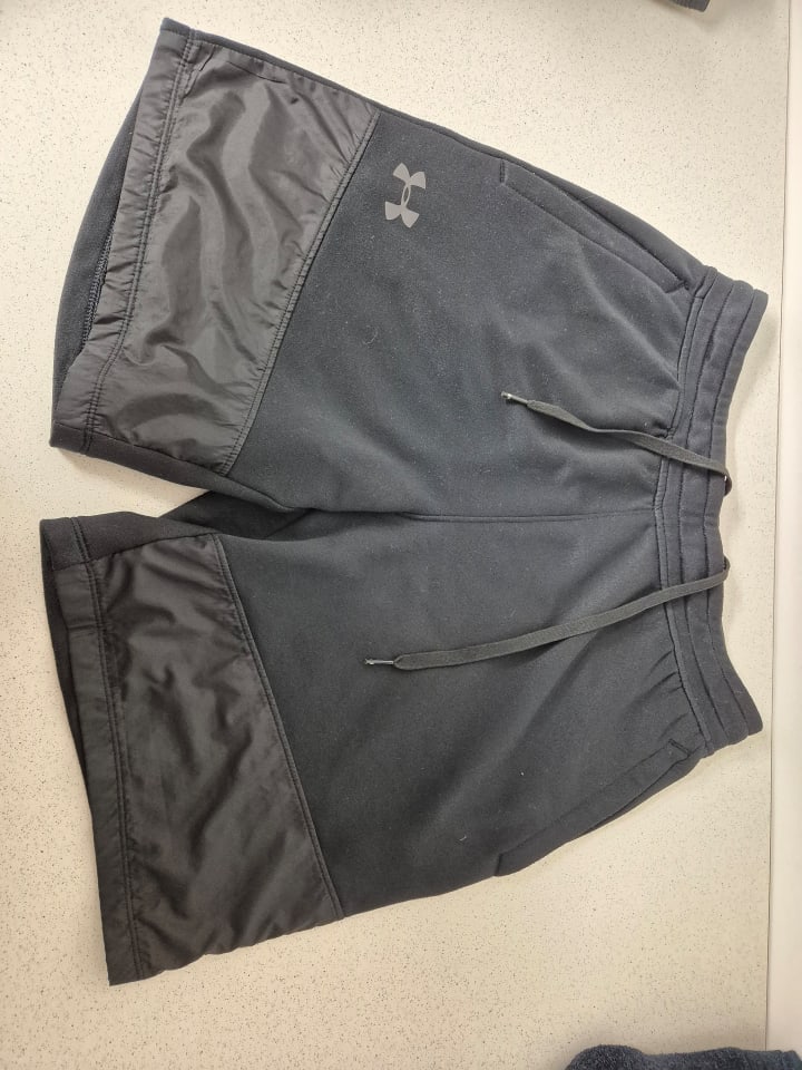 Under Armour Trainigsshorts in Schwarz günstig kaufen M