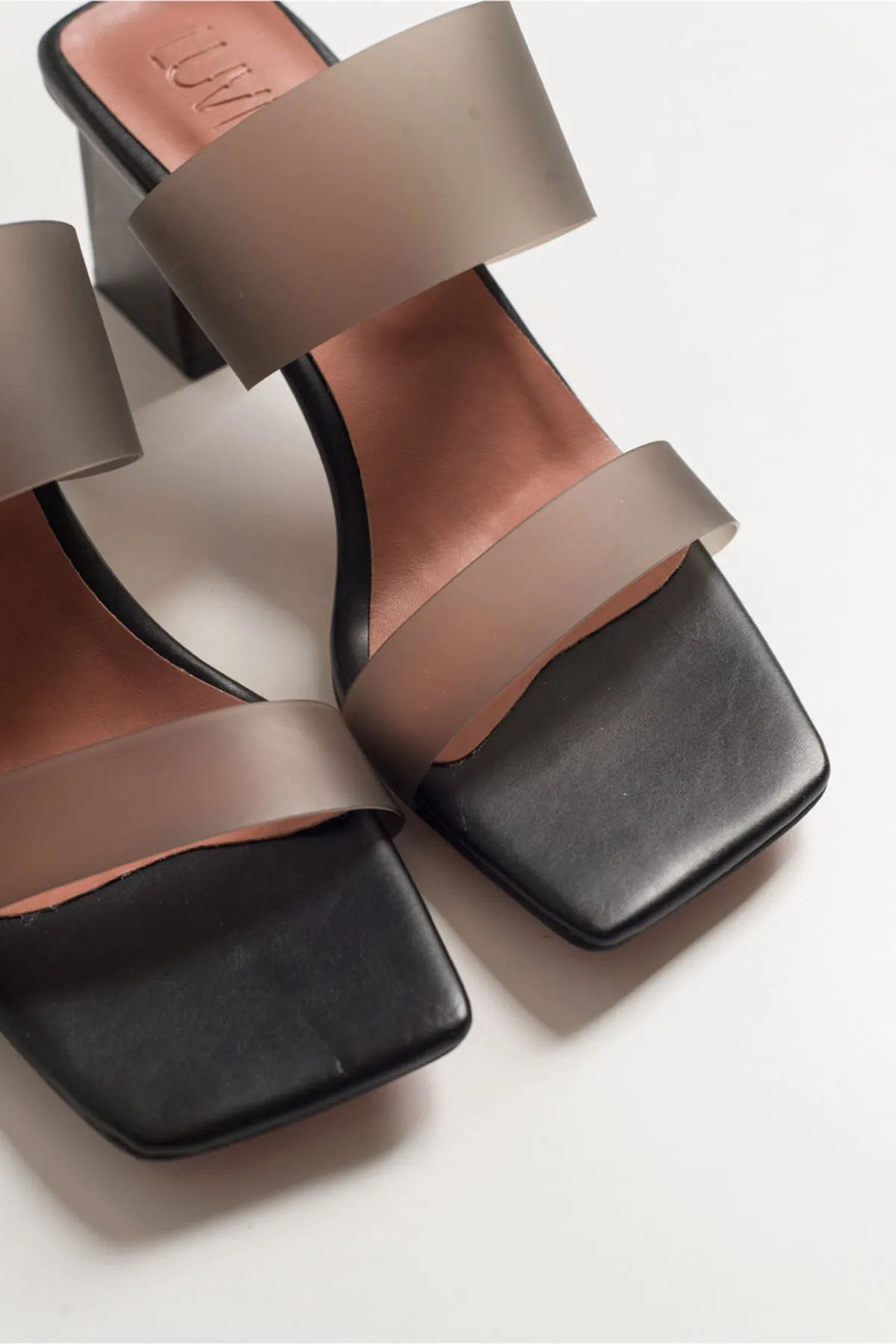 LuviShoes  Transparente Damen-Hausschuhe mit schwarzem Hautabsatz