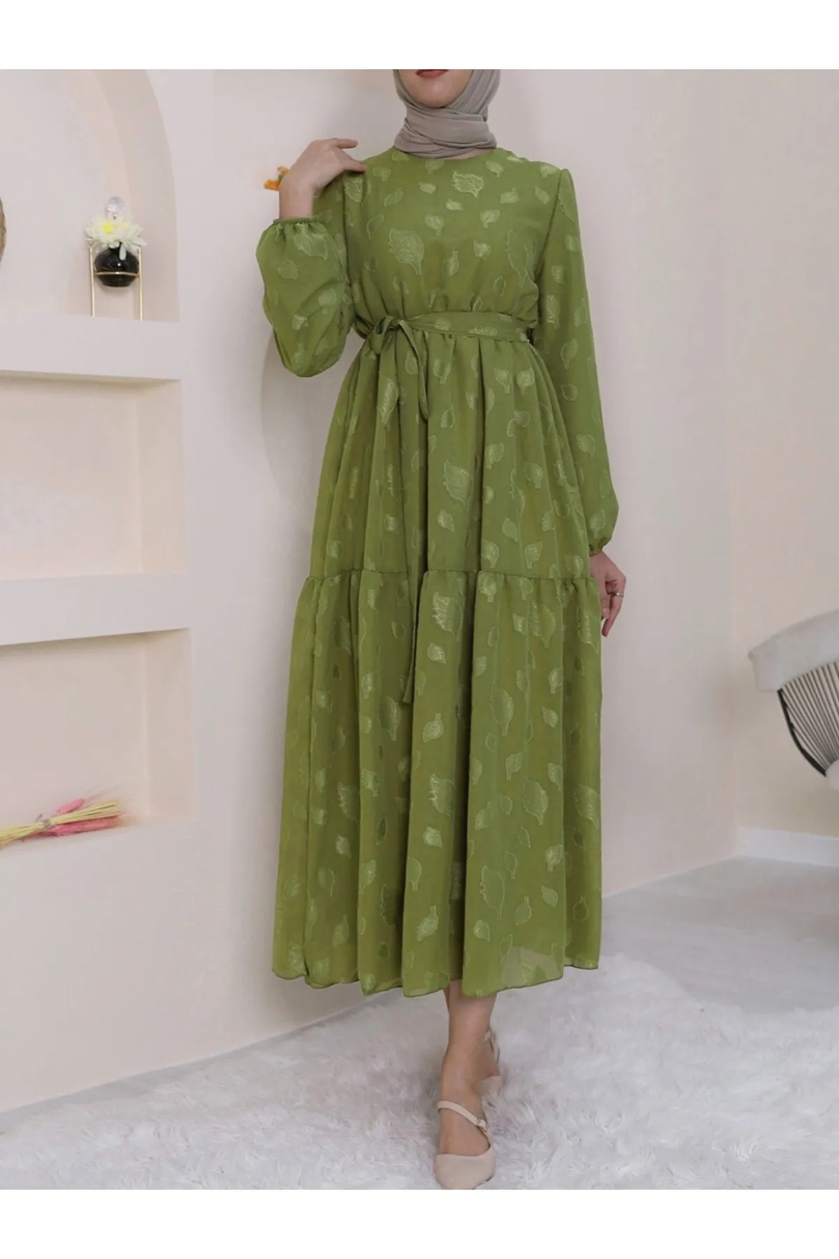 Modamorfo  Gefüttertes Kleid mit elastischem Taillengürtel und Gürtel