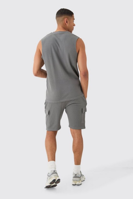Man Tanktop & Cargo-Shorts in Waffeloptik