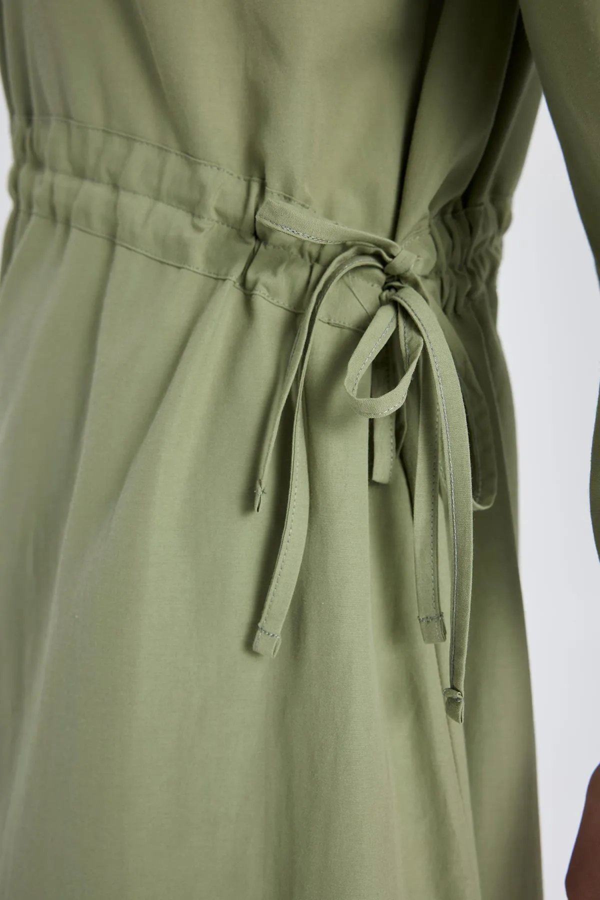 DeFacto  Popeline-Langarmkleid mit normaler Passform und Rundhalsausschnitt A9409ax24sp