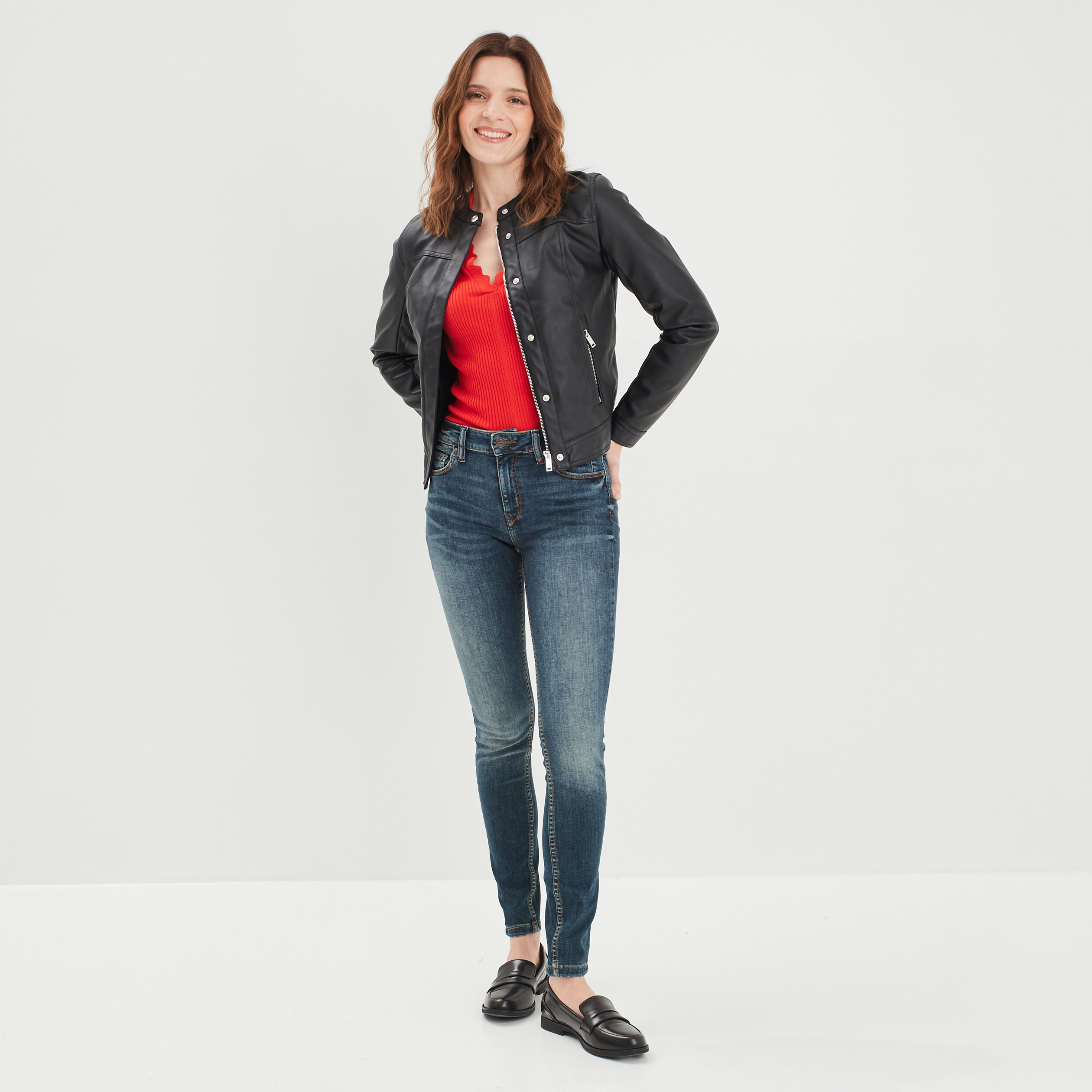 Blouson simili cuir ajusté à col rond noir femme | La Halle