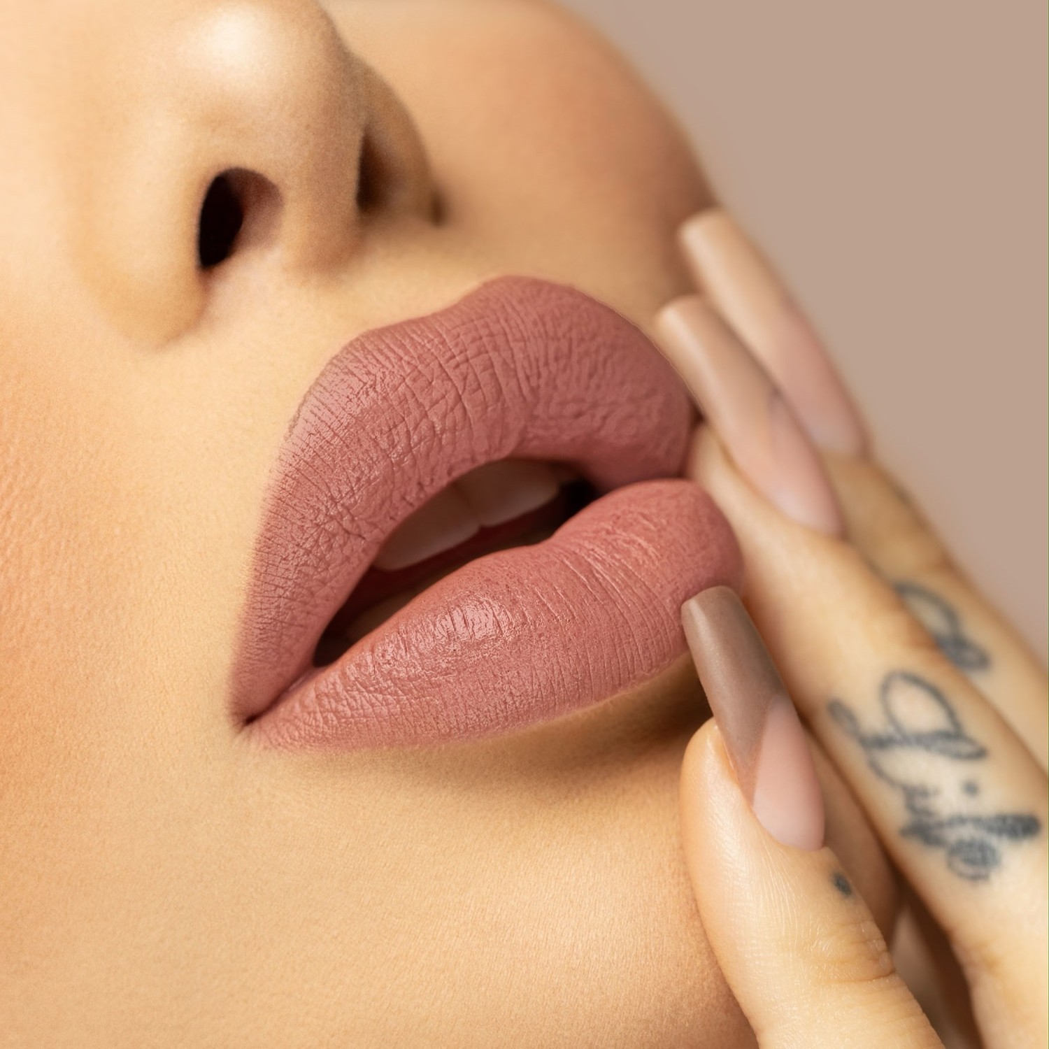 Nabilla Beauty Namib mat ruž za usne