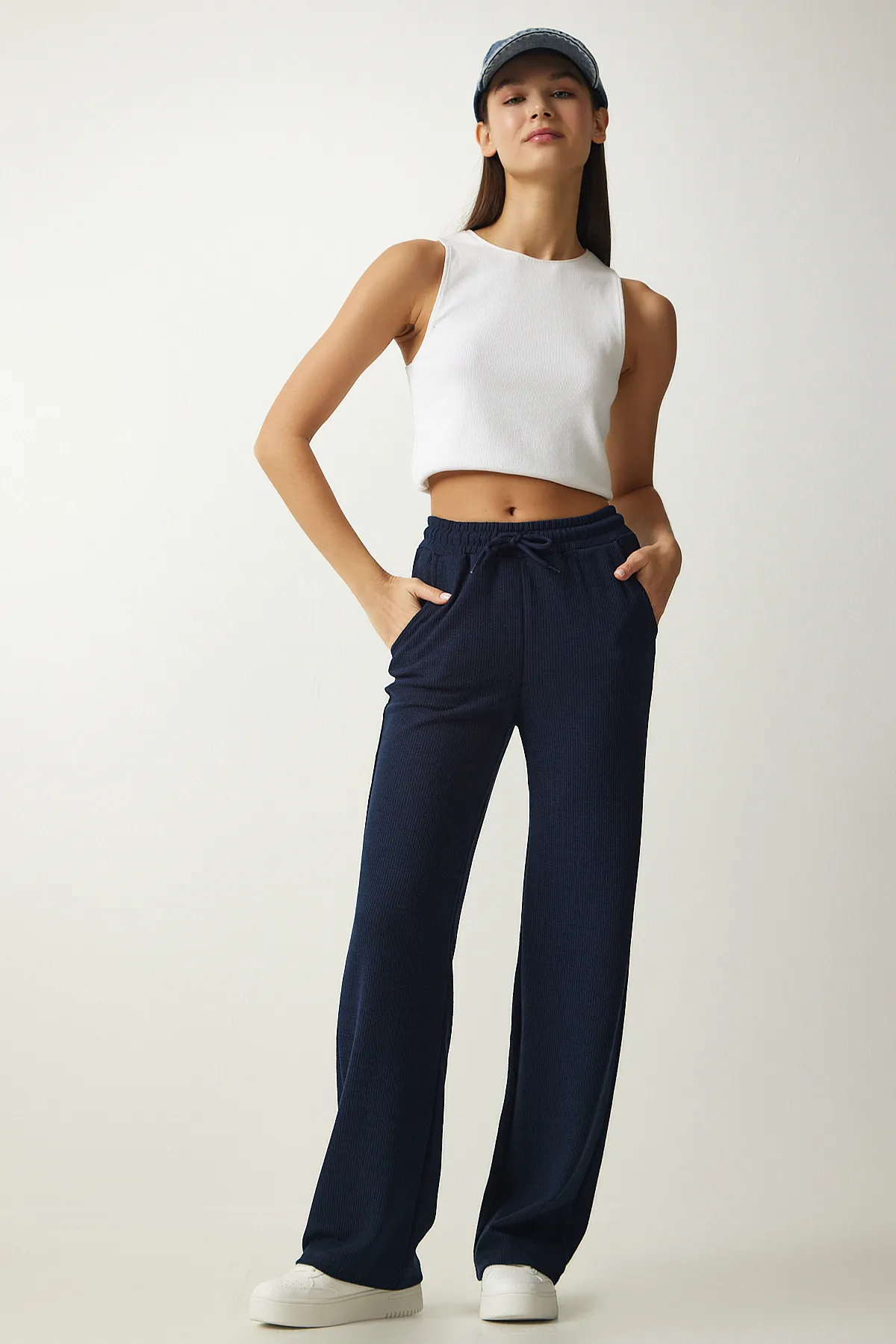 Happiness İstanbul  Marineblaue Camisole-Jogginghose mit Tasche für Damen MC00219