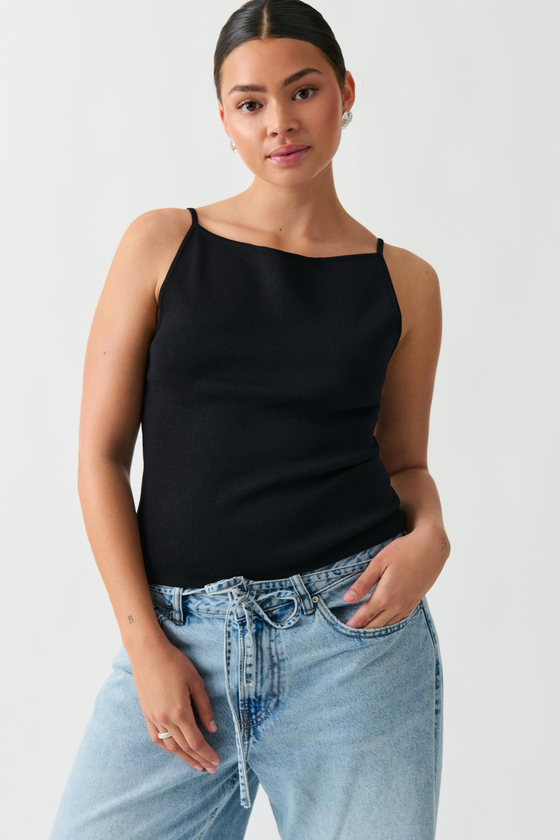 Knitted strap singlet