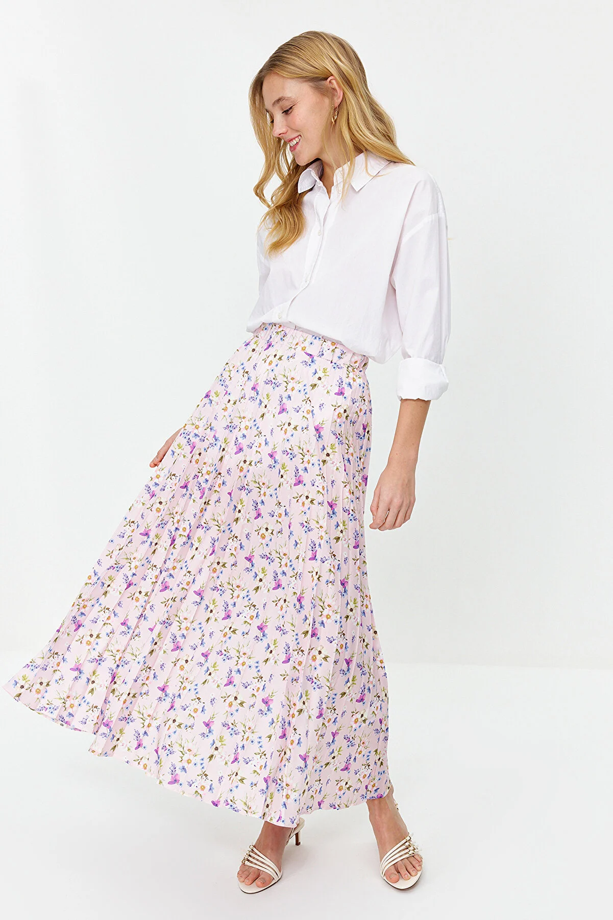 Trendyol Modest  Plissierter Webrock mit Puderblumenmuster und elastischem Bund TCTSS23EE00018