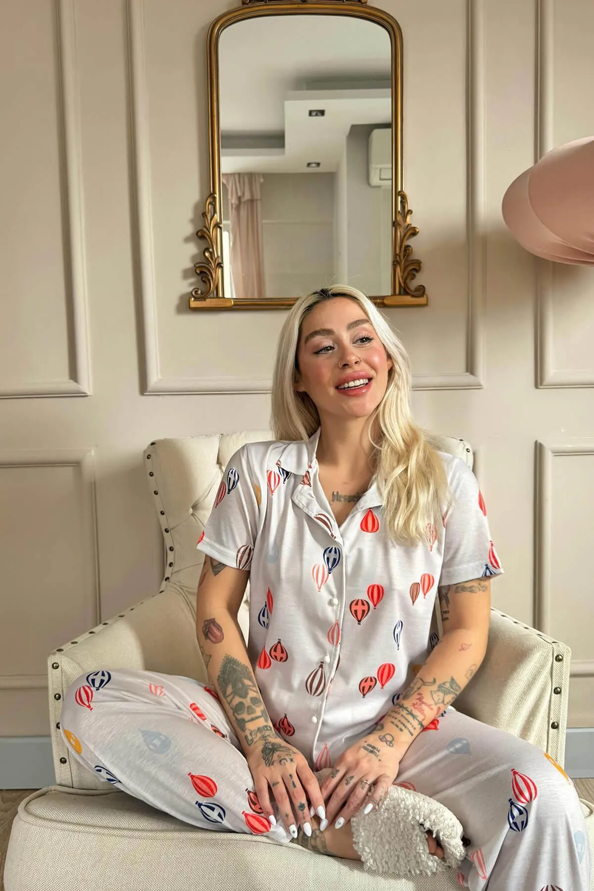 Pijamaevi  Kurzärmliges Pyjama-Set für Damen mit Ballonmuster und Knopfleiste vorne