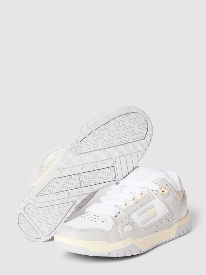 Sneaker mit Label-Print Modell 'SKATE LOW' in offwhite