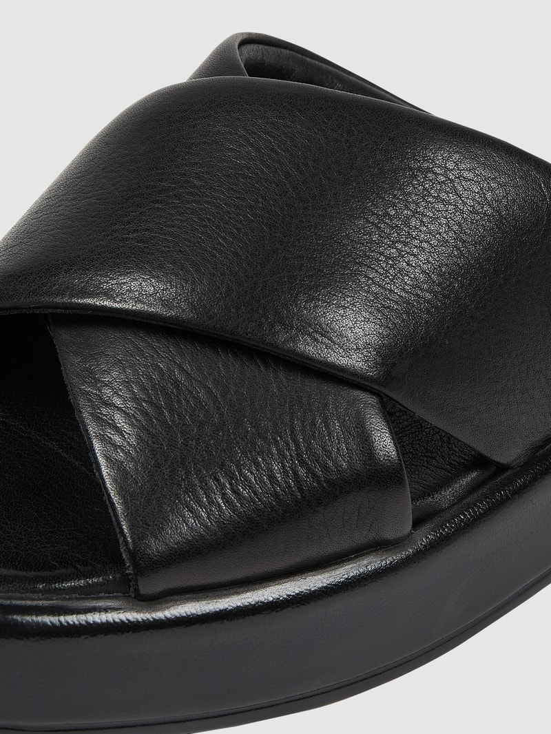 Pantolette aus Leder in schwarz