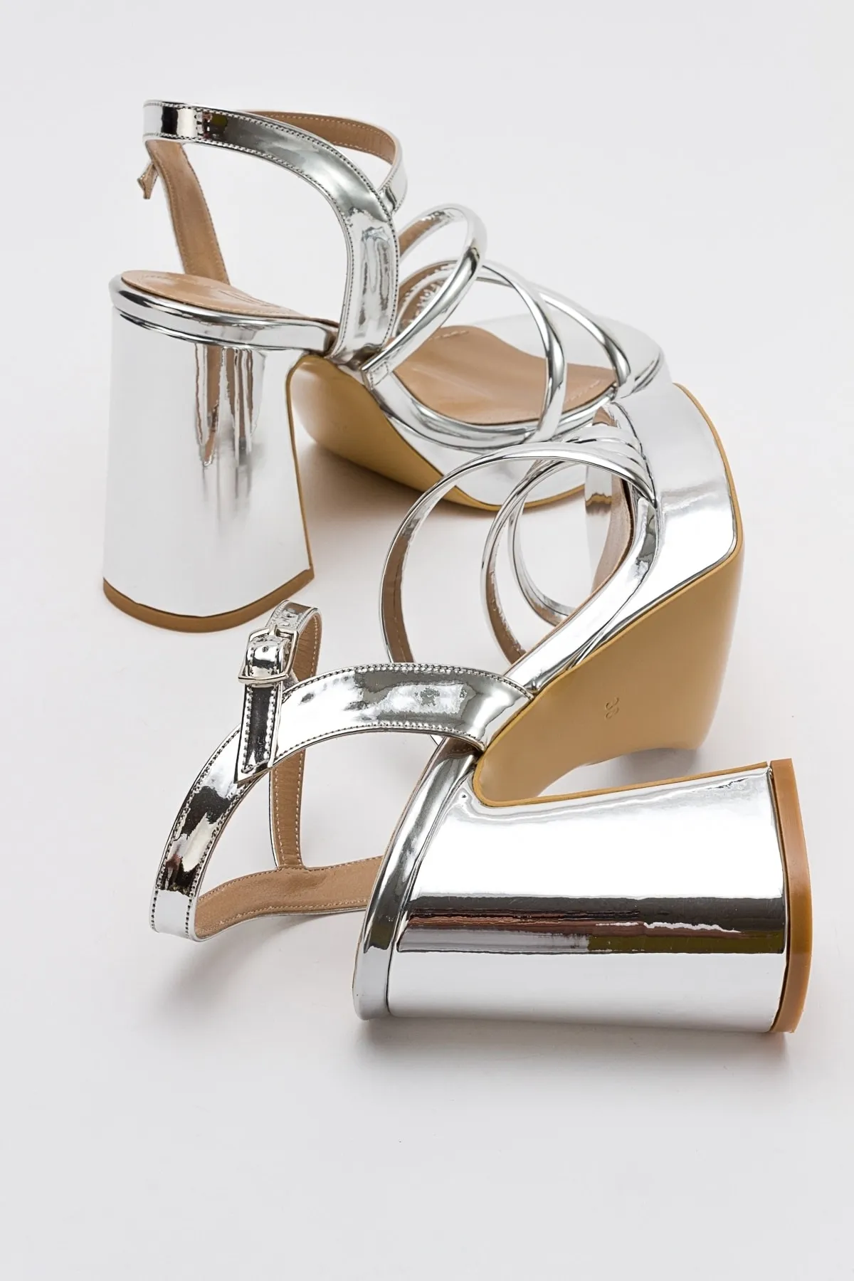LuviShoes  Heas silberne Damenschuhe mit Absatz