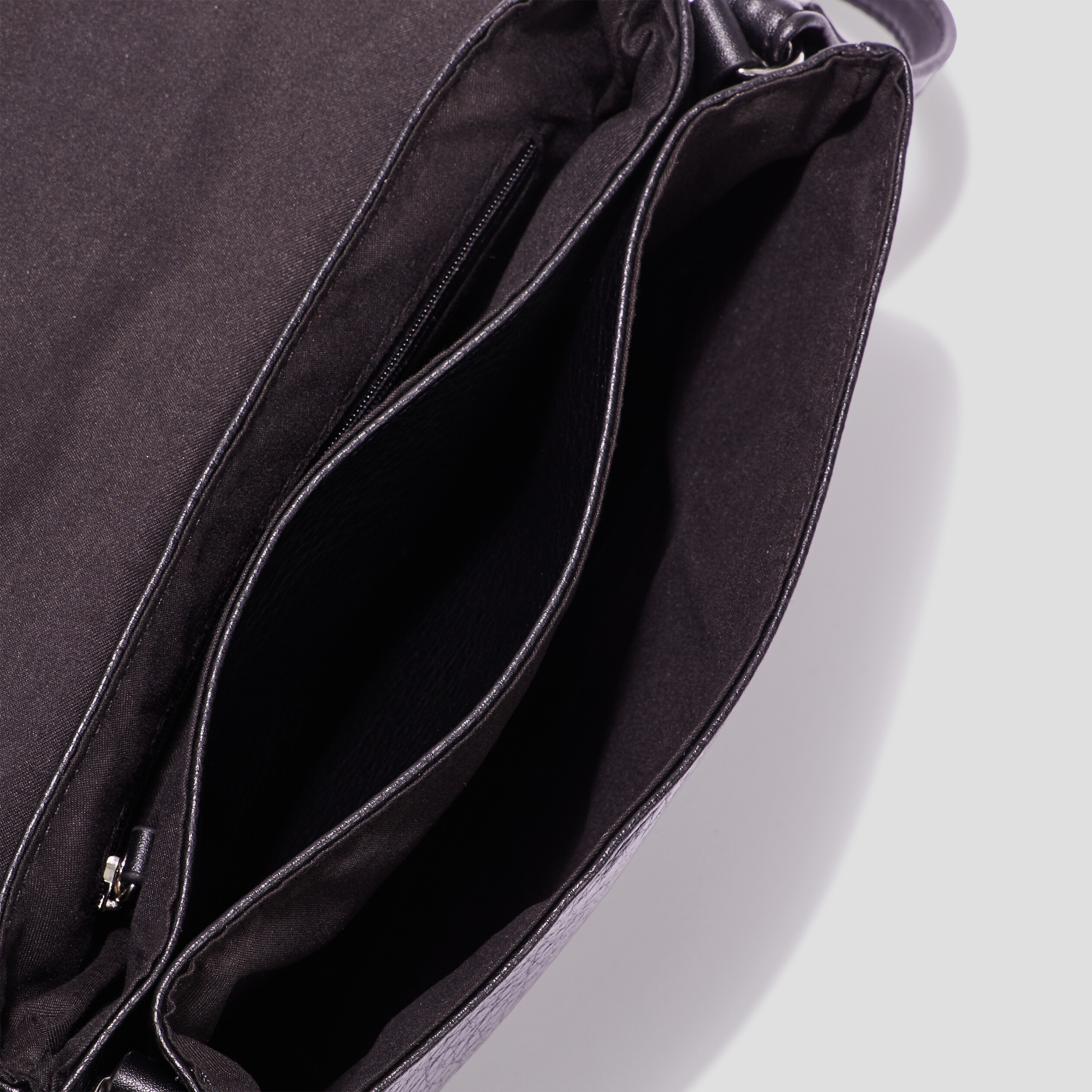 Sac en bandoulière avec rabat noir femme | La Halle