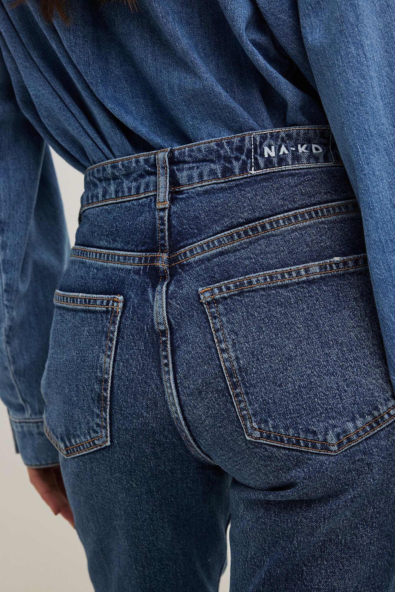 Schlanke Jeans mit mittlerer Taille