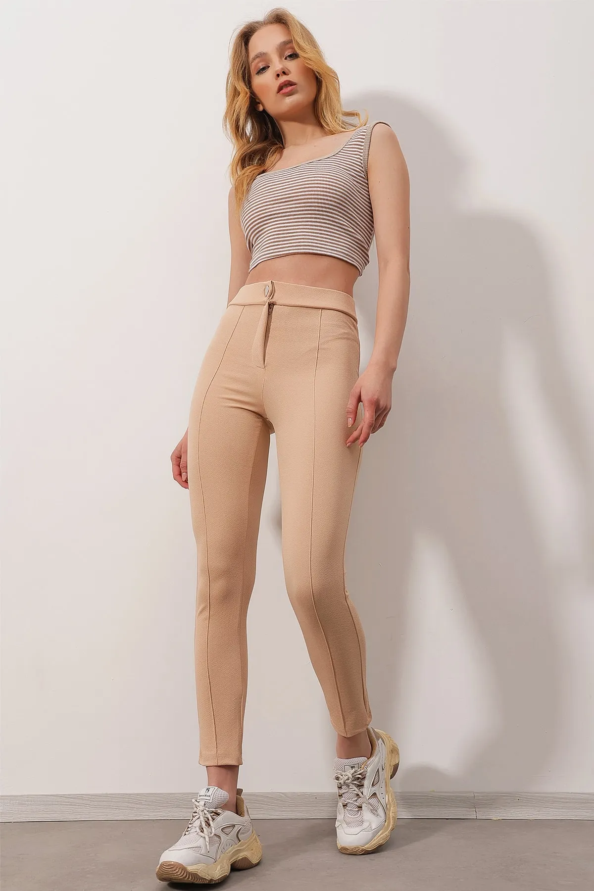 Trend Alaçatı Stili  Beigefarbene, gerippte, genähte Webhose für Damen mit hoher Taille ALC-X9810