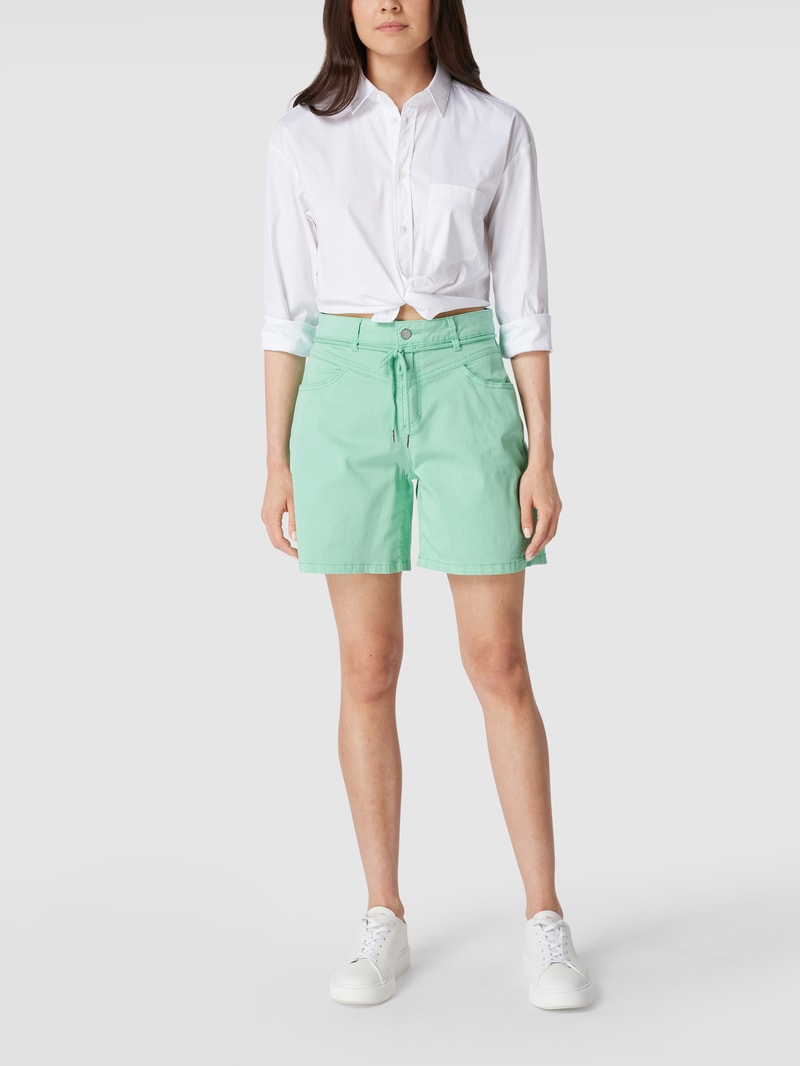 Bermudas mit Label-Details in hellgrün