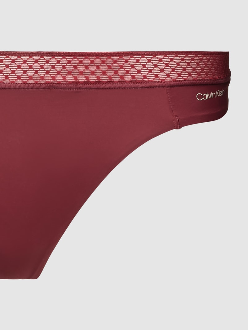 String mit Label-Detail Modell 'Sed Com' in bordeaux rot