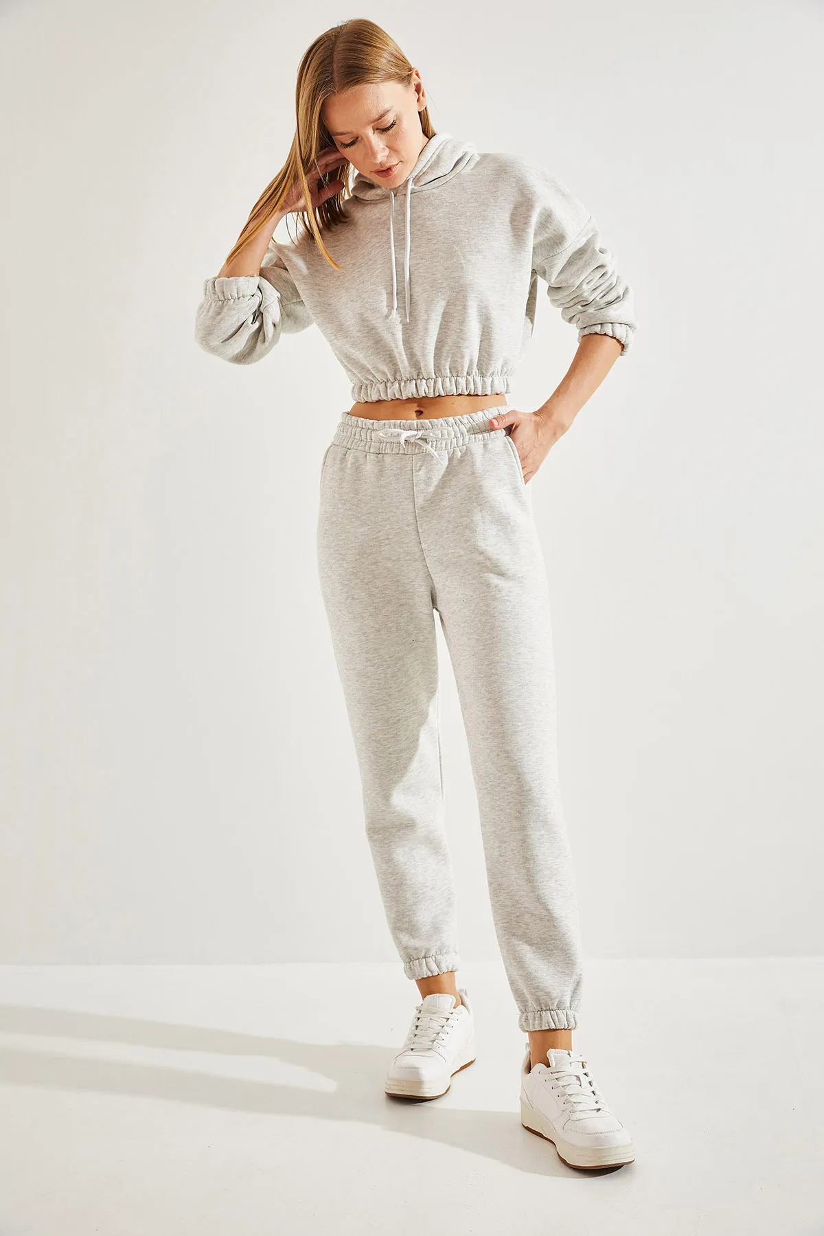 Bianco Lucci  Kurze Damen-Sweathose mit Kapuze, elastischem Bund, Oberteil und Unterteil im Set
