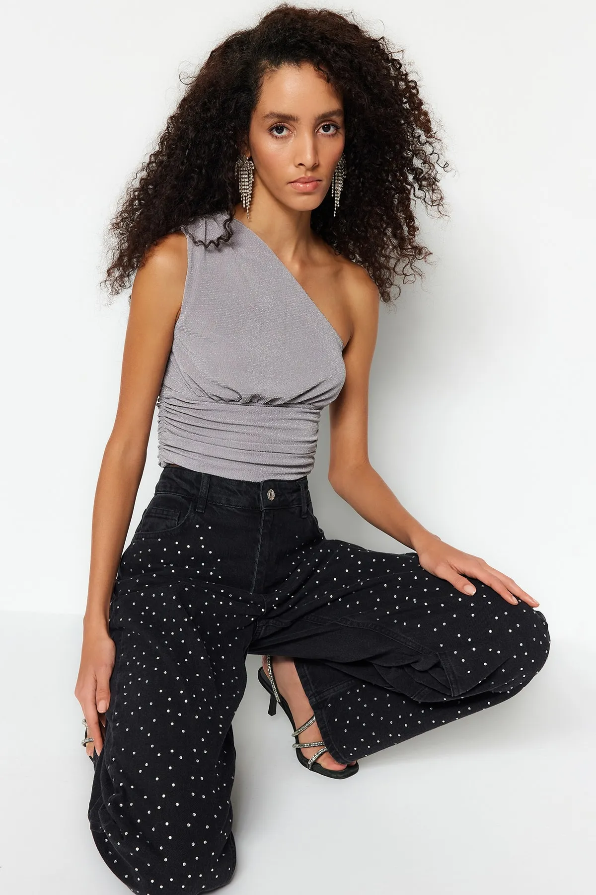 Trendyol Collection  Graues, bauchfreies, gefüttertes, glänzendes Strick-Bustier TPRSS23BS00011